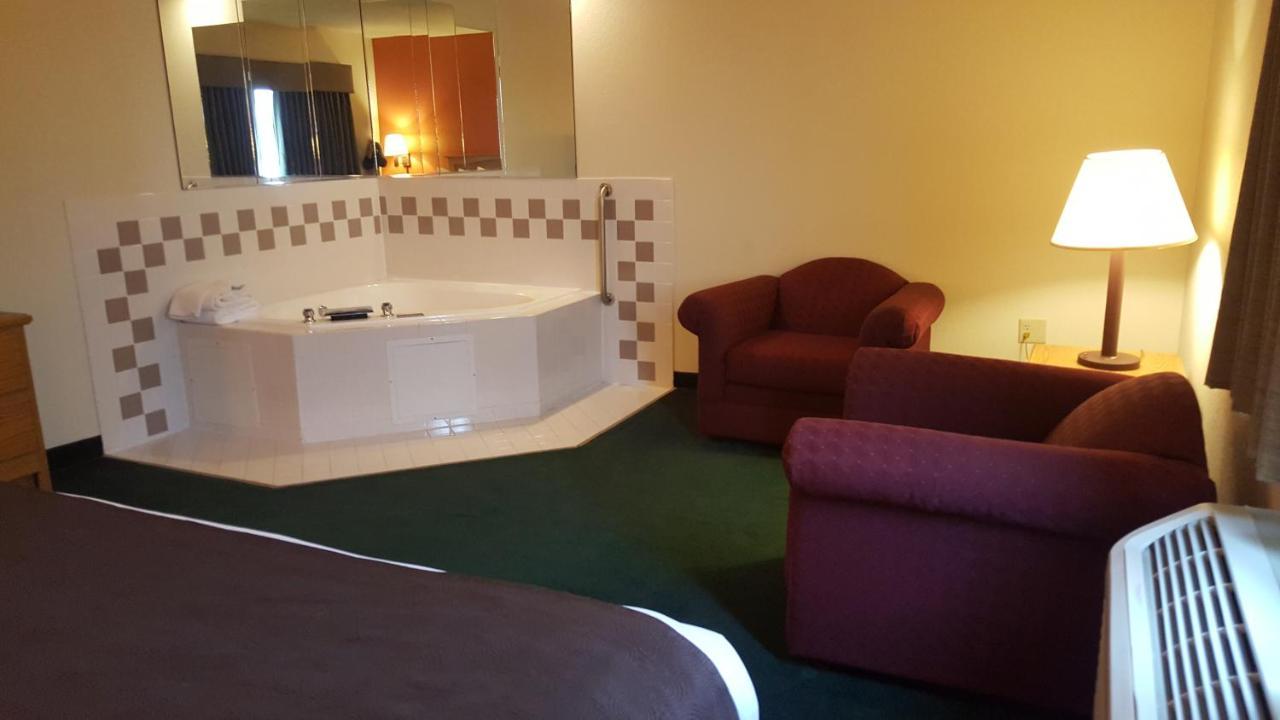 Americinn By Wyndham Garden City Bagian luar foto