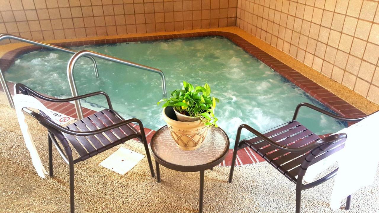 Americinn By Wyndham Garden City Bagian luar foto